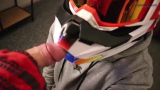 Gearhead in mxhelmet sucking dick