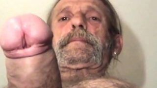 hairy dirty straight worker shows hisuncut big cock