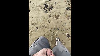 I was so desperate to piss! Walking at the beach, pissing, peeing