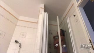 Naughty girl rubs her cunt while taking a nice shower