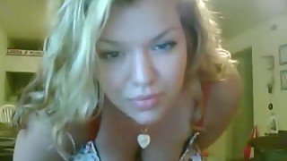 This camgirl has some curves and she knows how to masturbate seductively