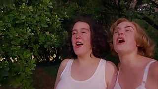 Kate Winslet,Melanie Lynskey in Heavenly Creatures (1994)