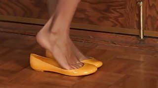 Shoe dipping soles show
