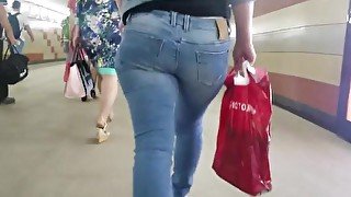 Russian milf with nice ass on the street