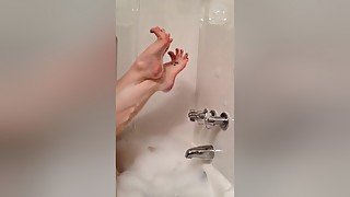 Amateur Girl Films Herself Washing Her Sexy Feet And Toes In The Bathtub