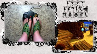 Sexy Gamer Girl Playing Banjo-Kazooie With Her Feet pt 2