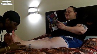 Worshipping Ms Lucy Beast'z Sexii Feet (Preview)