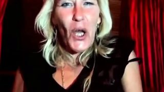 mature blonde masturbating in a webcam