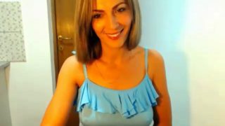 Amateur cougar mom orgasm on live cam