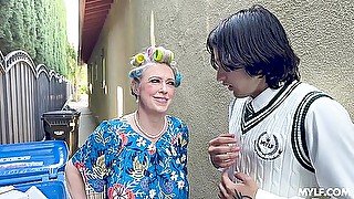 Stepmother Fucker : The Yoga Master - Dee Williams