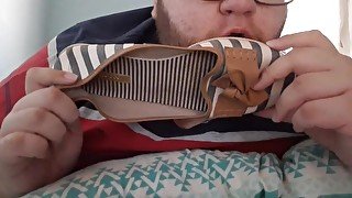 licking shoe