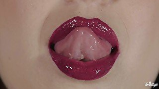 Solo sweetie Jenna Sativa needs to moan while she fingers herself