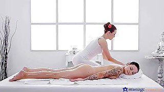 69 Facesitting Lesbians Oil Massage
