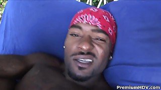 Black chick has wild sex with horny gangsta