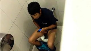 Str8 spy guy in public toilet