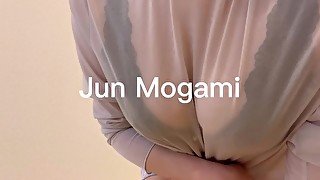 【生着替え】ミニスカの下覗いちゃう…？