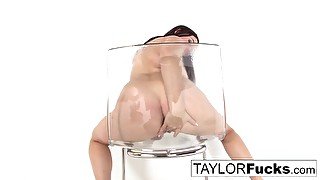 Taylor Vixen in Sexy Taylor Gets Nude - TaylorVixen