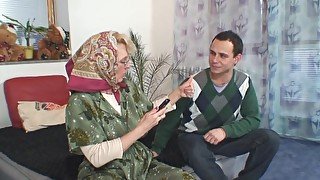 Dick gives mature woman's desired pleasure