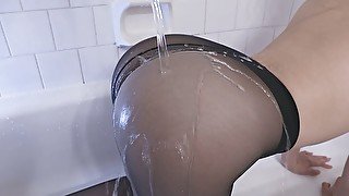 Fuck My Stepsister in Wet Pantyhose 继妹的湿袜诱惑