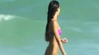 Hot Jessica Alba Beach Voyeur Vid!