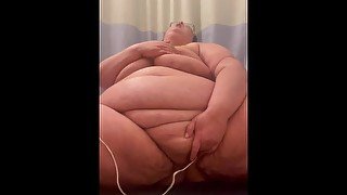 Bbw milf smoking a blunt playing with herself until she orgasms