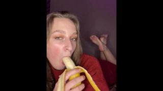 Teen banana sucking. Blow job 