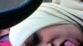 malay girl sucking dick in car