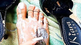 Using oil cream to massage my feet before wearing high heeled clogs