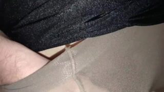 J'éjacule dans le collants de ma belle-mère 