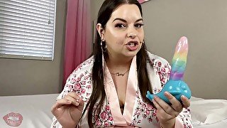 Chubby BBW MILF Uses & Reviews New Fantasy Dildo from Velvet Alley - Sydney Screams