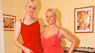 Old And Young Lesbians Play With Eachothers Pussy - MatureNL