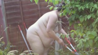 NAKED GARDENING