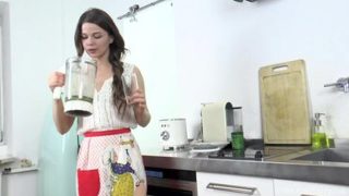 Miranda makes a smoothie and masturbates on floor