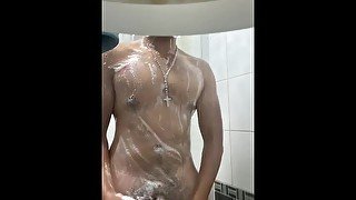 Una rica ducha con jabón