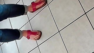 Sexy Feet in pink shoes of a MILF