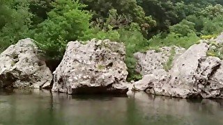 Exhib le long d'une rivière et petite pause pipi