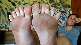 Die Fuß-Herrin - dirty feet - german foot fetish