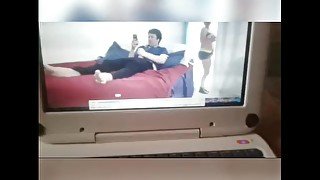 Llego Del Colegio Y Se masturba Viendo Porno